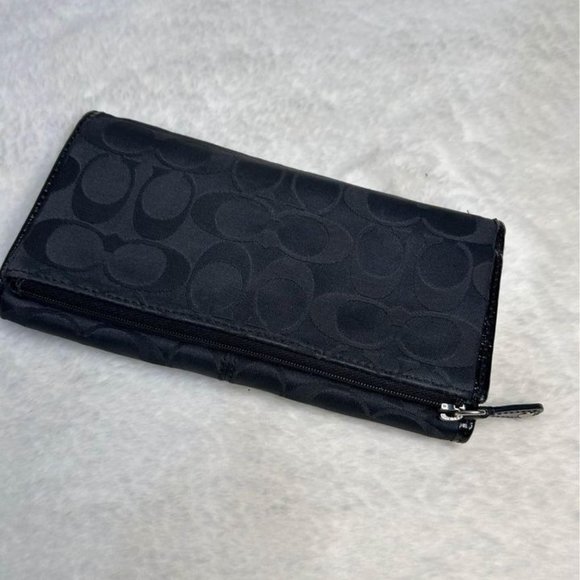 COACH woman’s wallet. Black. Authentic leather. 17 compartments. Beautiful. - Picture 3 of 8